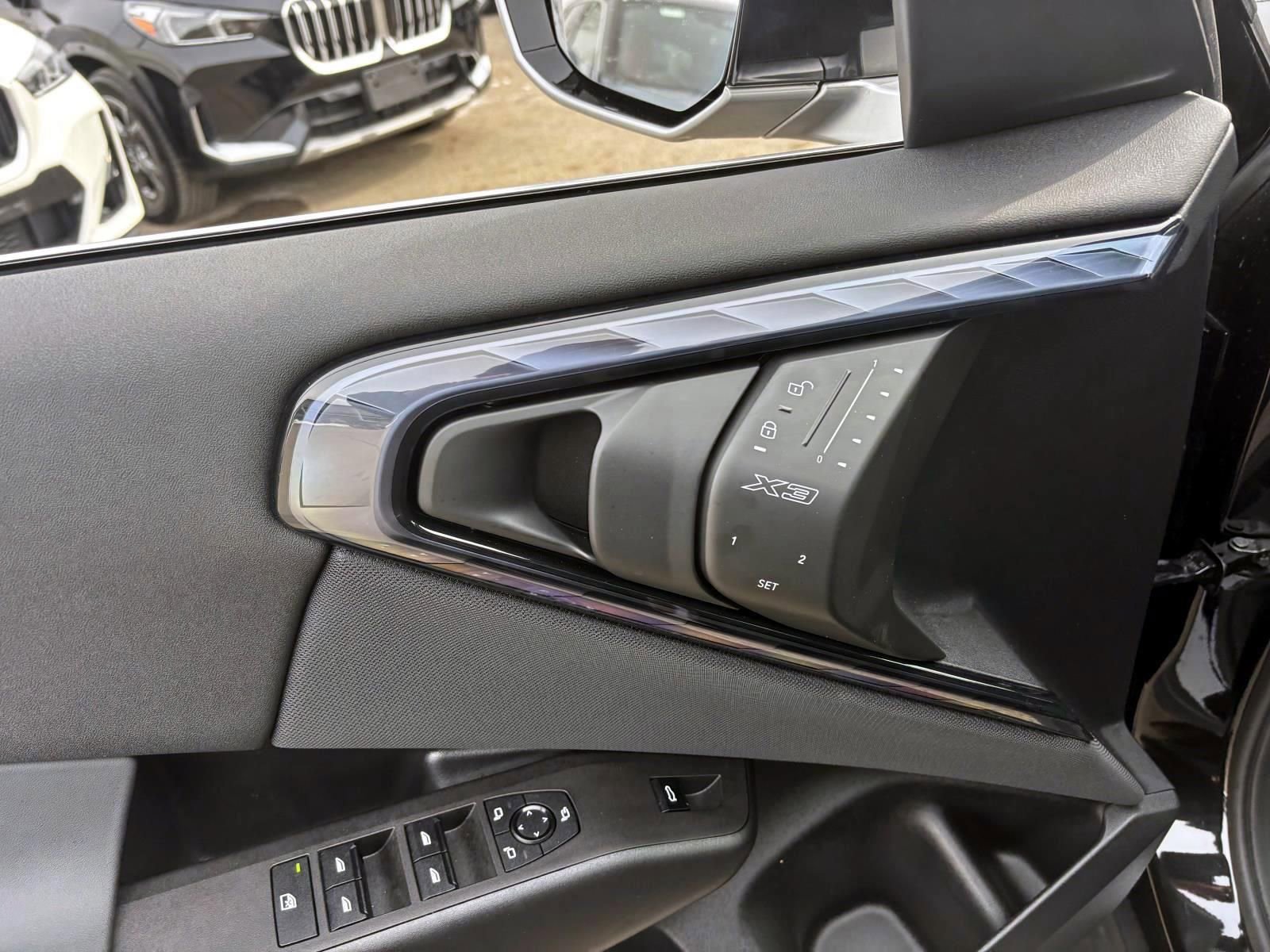 Used 2025 BMW X3 xDrive30i w/ Premium Package image 12