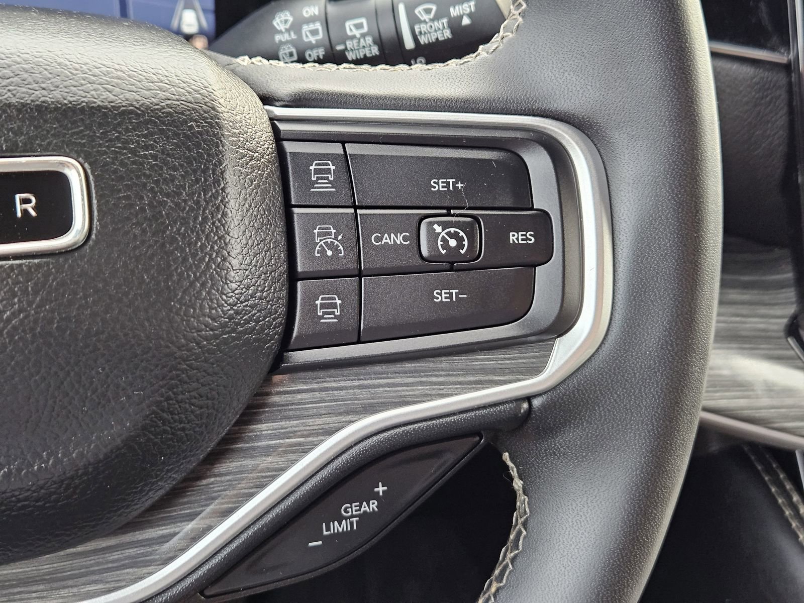 Used 2024 Jeep Wagoneer Series II w/ Flexible Seating Group RWD image 24