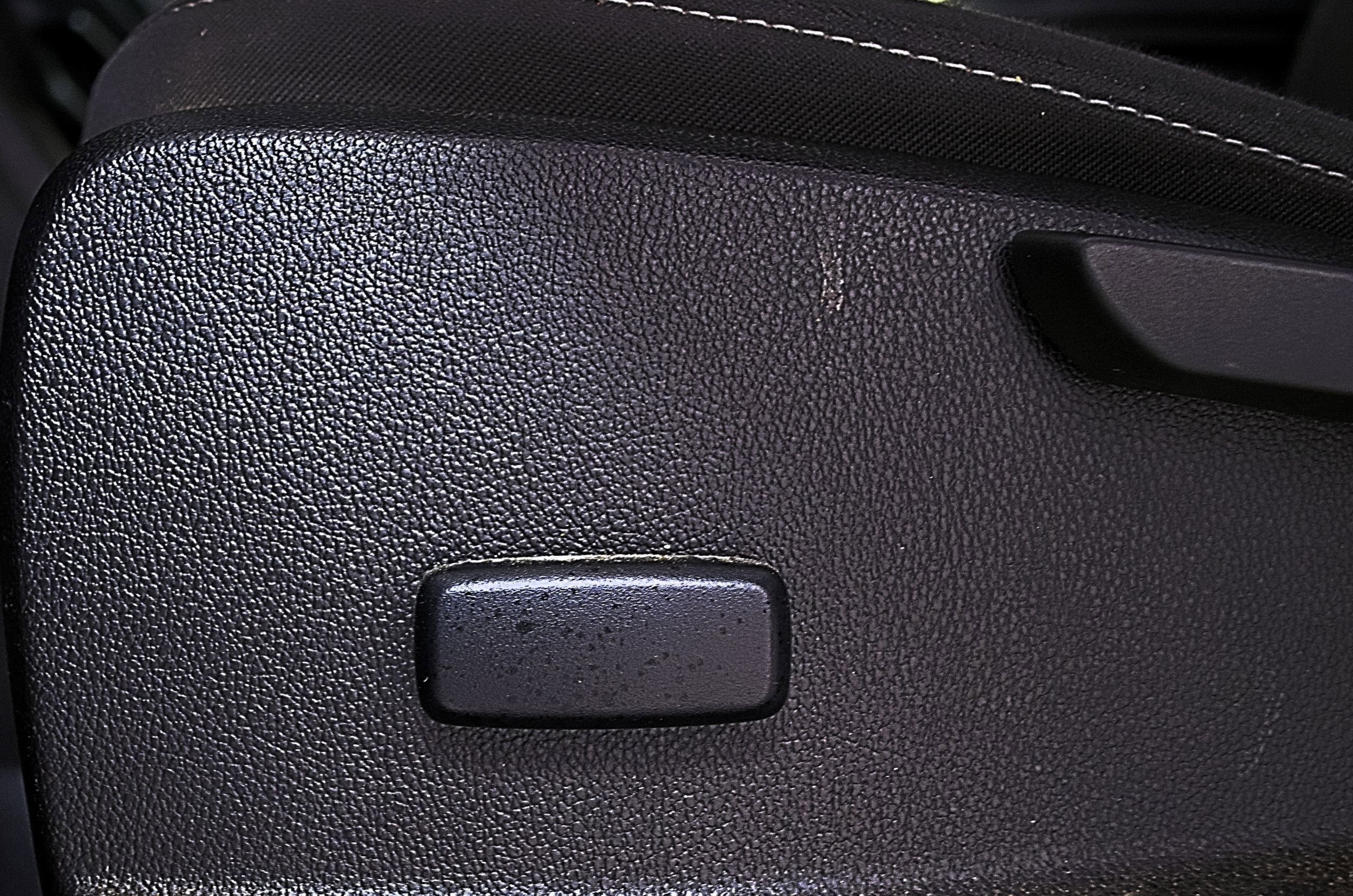 Used 2022 Chevrolet Colorado LT w/ Chrome Appearance Package image 15