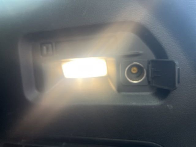 Used 2022 Ford Explorer XLT w/ Equipment Group 202A image 9