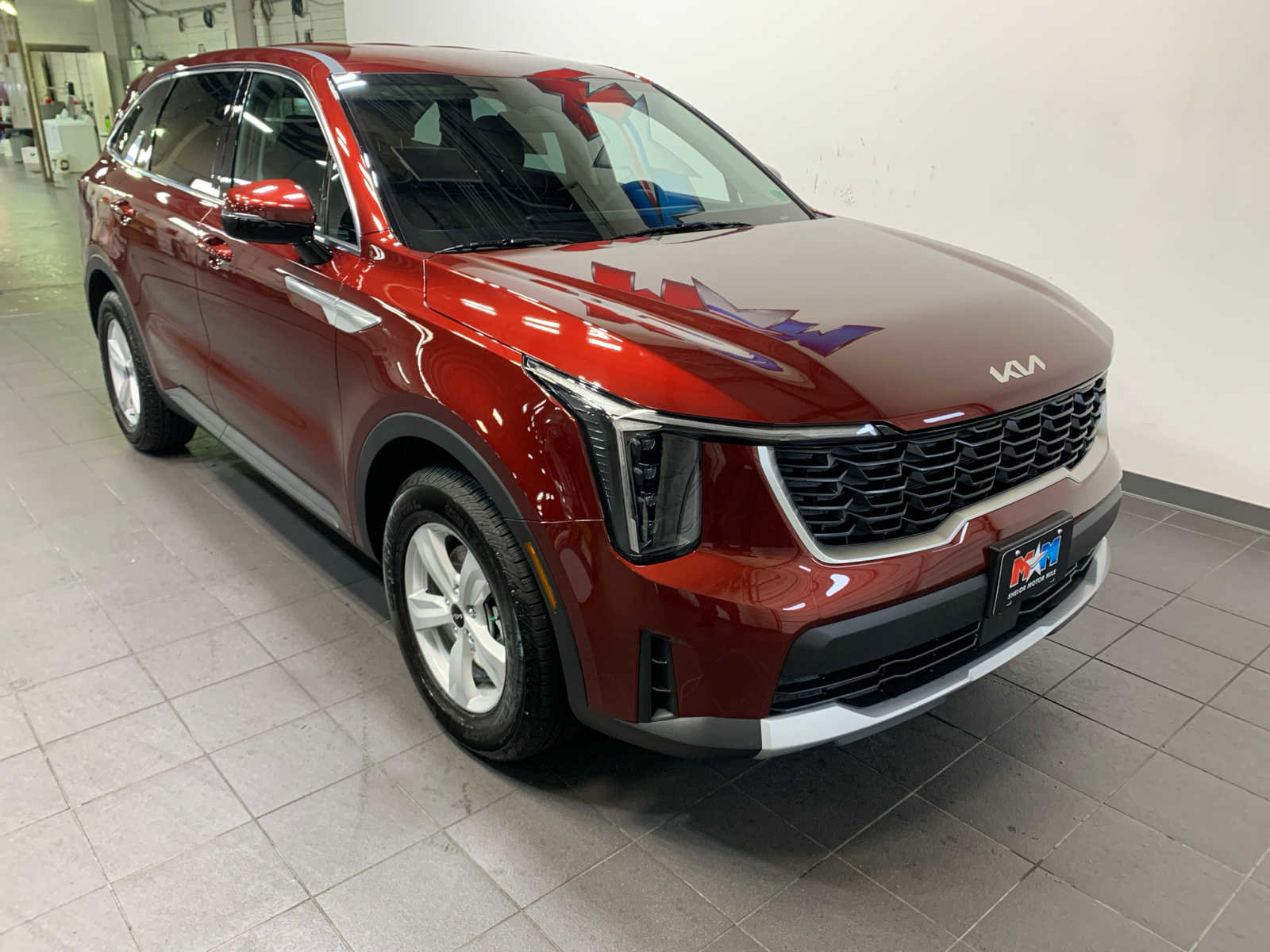 Used 2025 Kia Sorento LX image 2