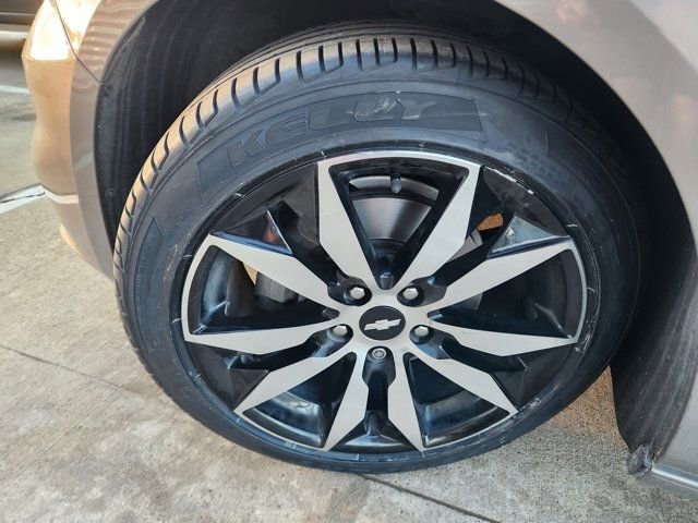 Used 2017 Chevrolet Malibu LT w/ Leather Package image 9