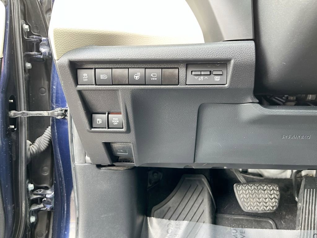 Used 2024 Toyota Sienna Platinum AWD/4WD image 10