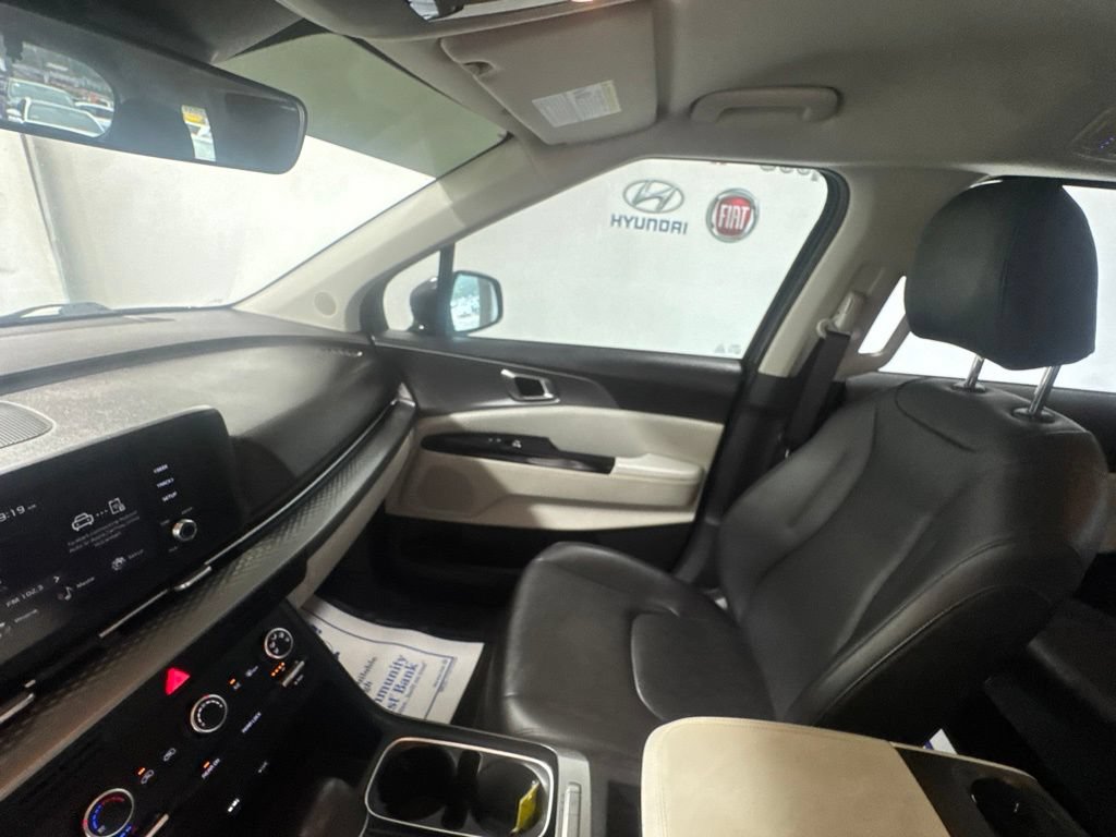 Used 2023 Kia Carnival LX FWD image 26
