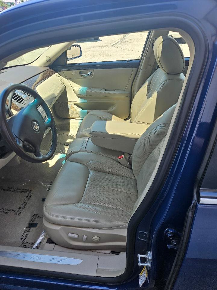 Used 2009 Cadillac DTS w/ Sun And Sound Package FWD image 10
