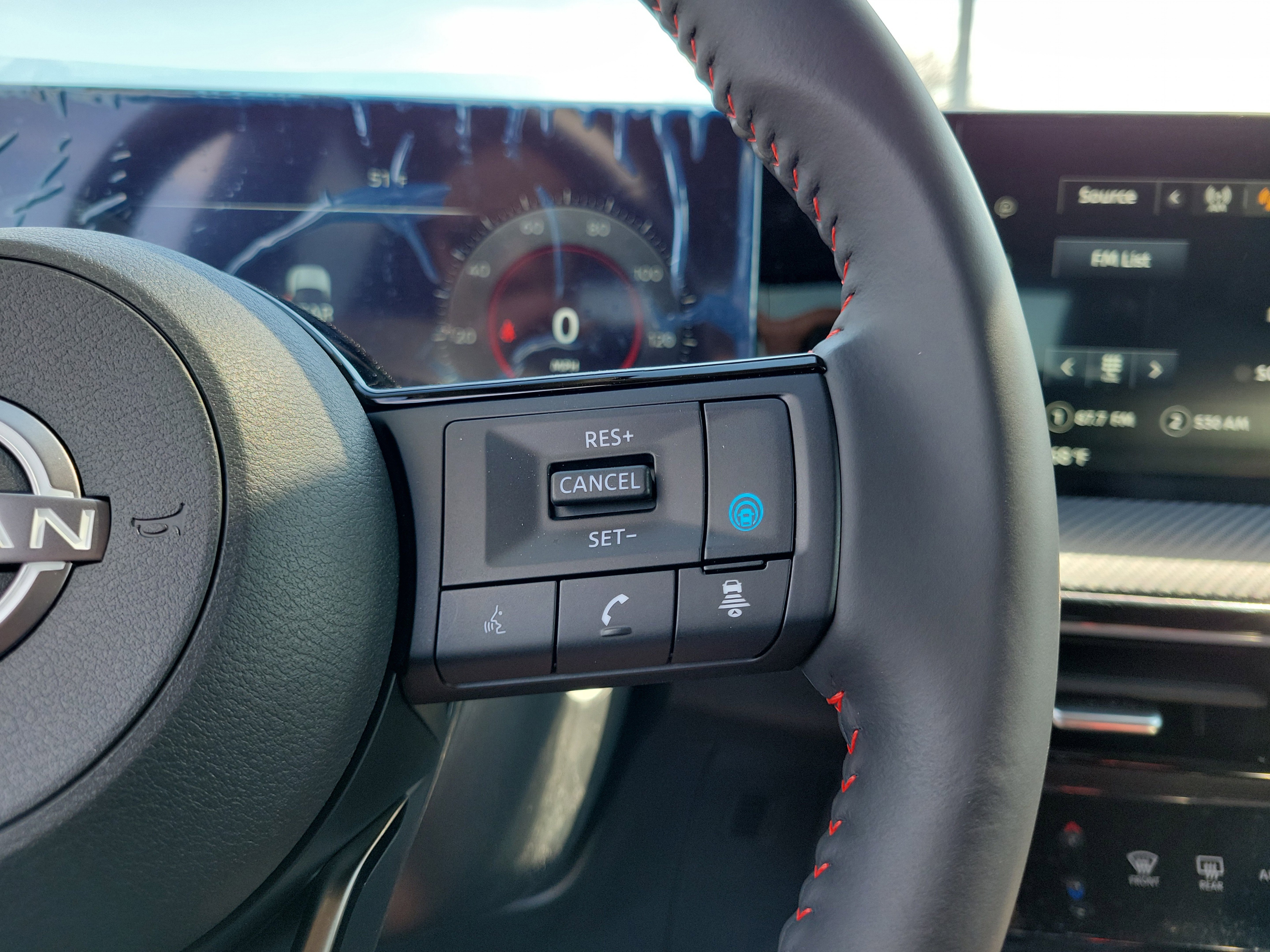 Used 2025 Nissan Kicks SR AWD/4WD image 24