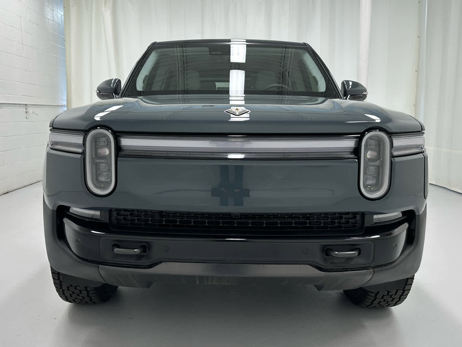Used 2026 Rivian R1S Premium image 5