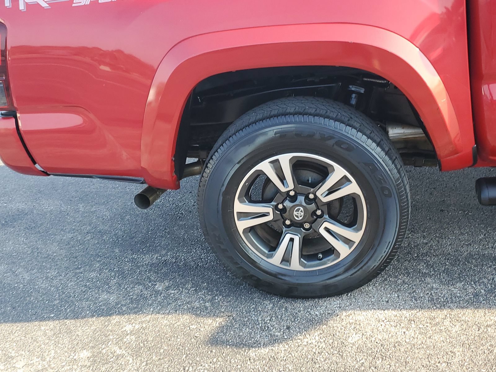 Certified 2018 Toyota Tacoma TRD Sport AWD/4WD image 5
