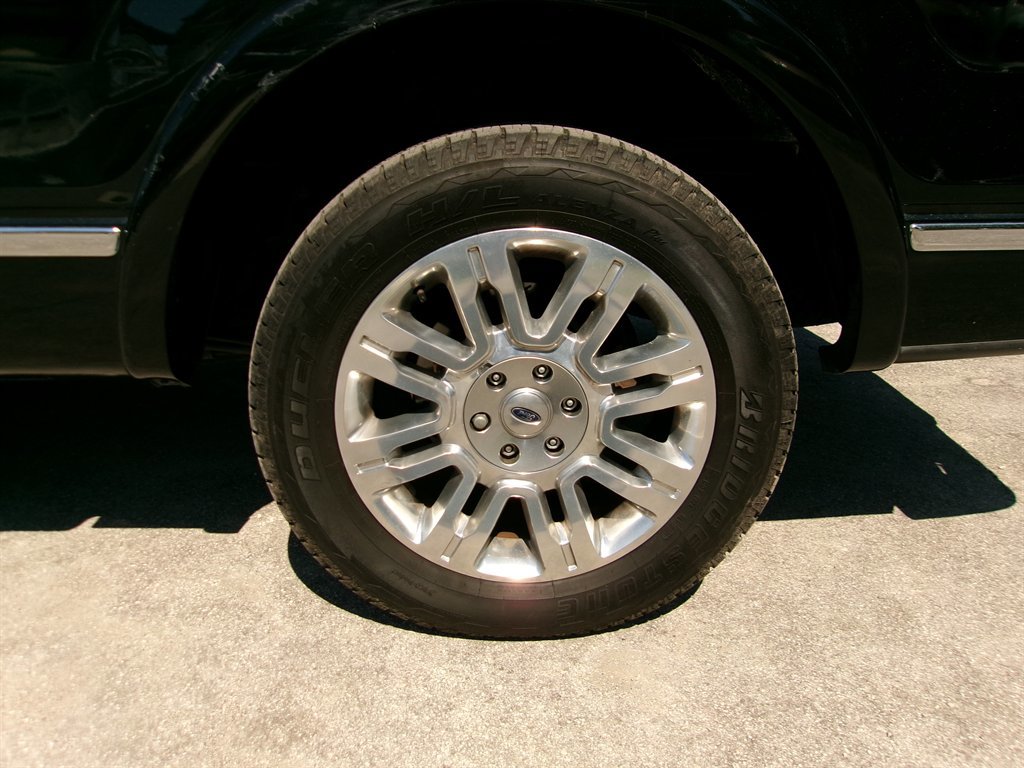 Used 2014 Ford F150 Platinum RWD image 21