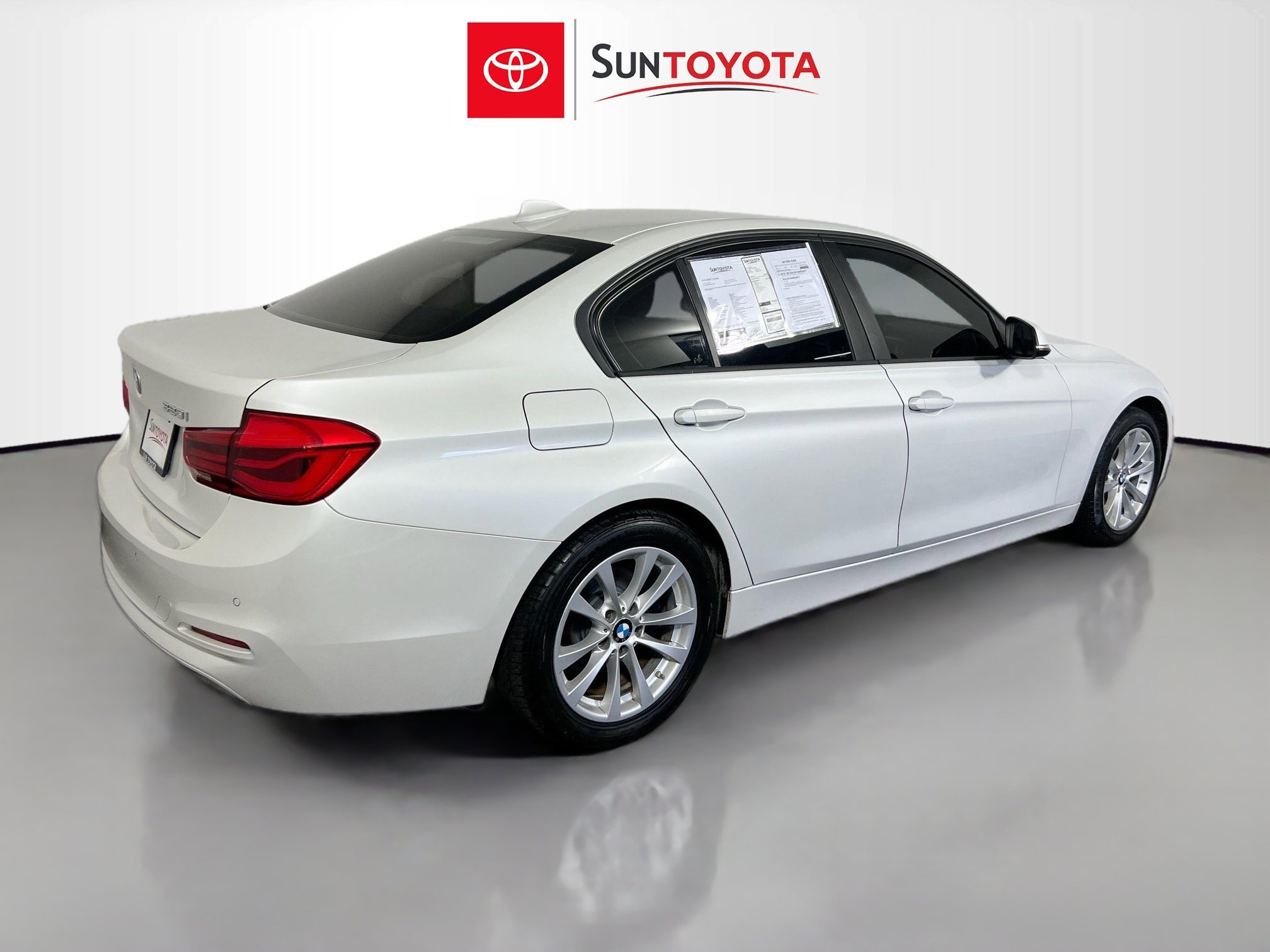 Used 2018 BMW 320i Sedan image 4
