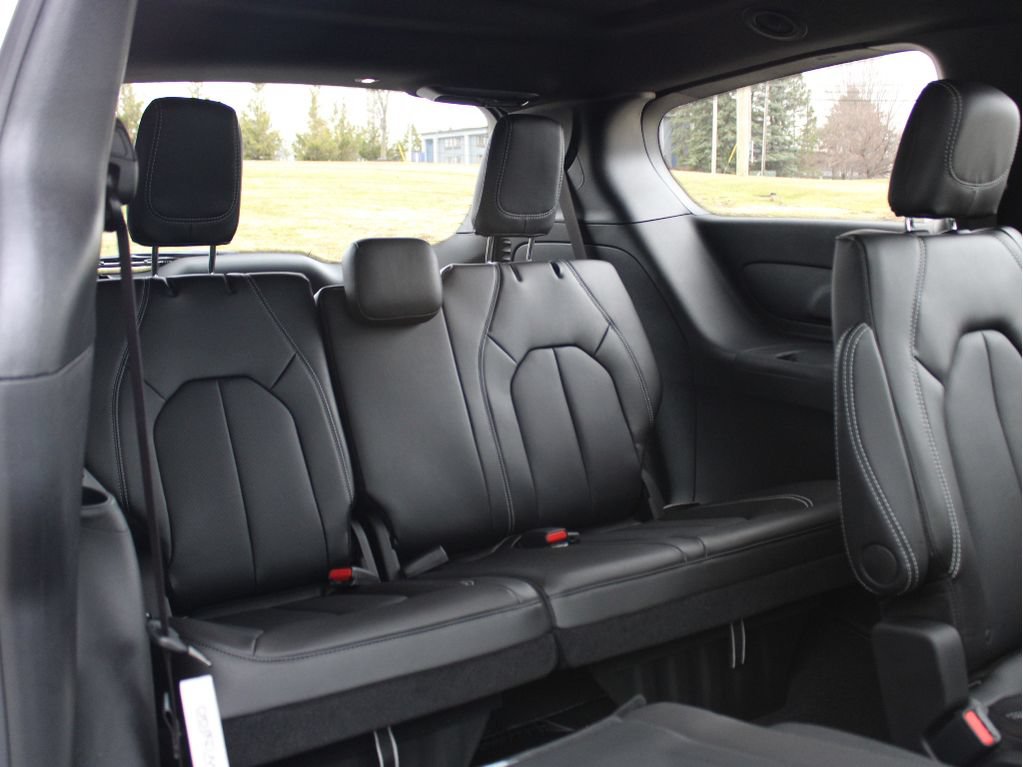 New 2026 Chrysler Pacifica Select AWD/4WD image 30