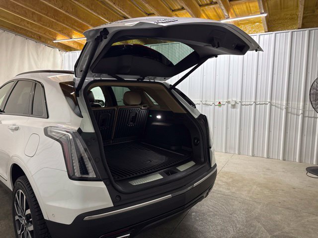 Used 2021 Cadillac XT5 Sportv w/ Platinum Package AWD/4WD image 9