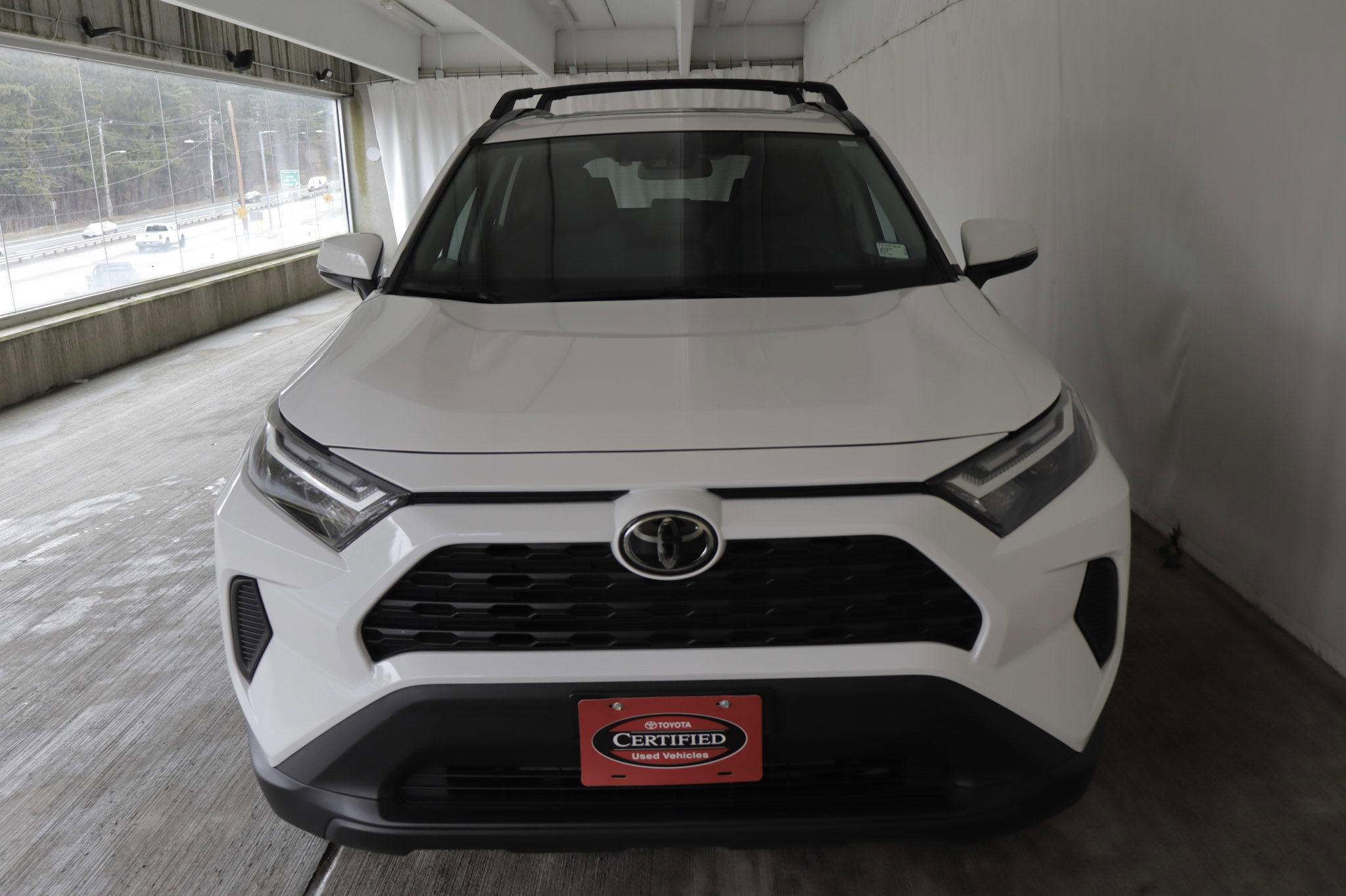 Used 2024 Toyota RAV4 XLE w/ Convenience Package image 4