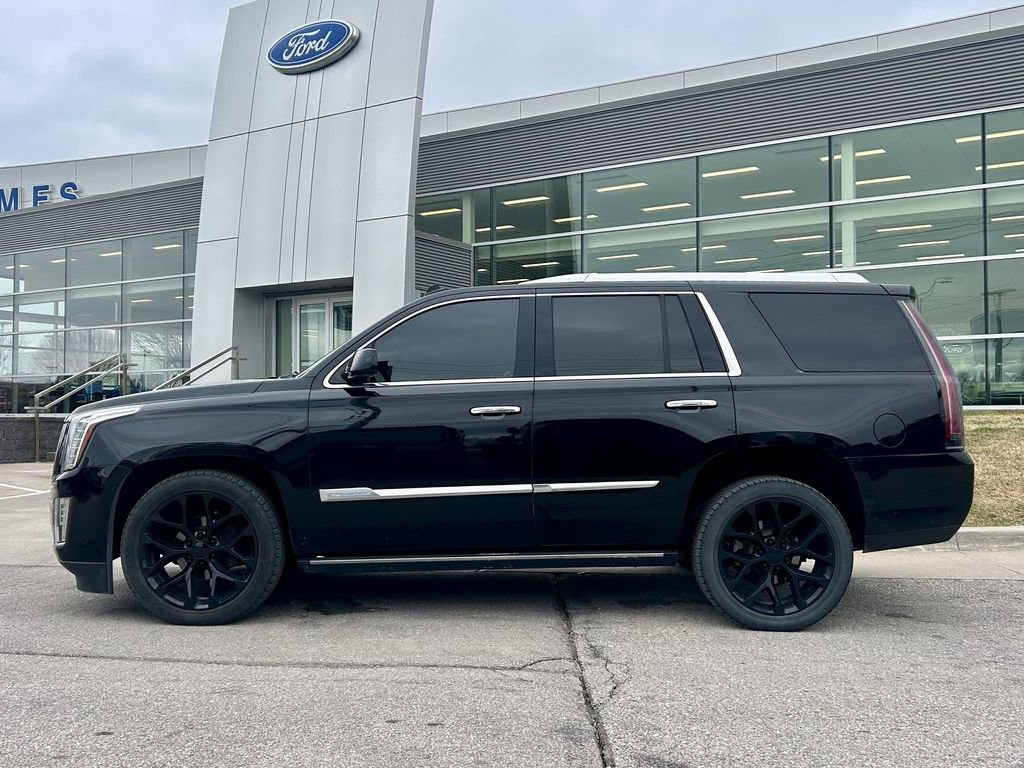 Used 2015 Cadillac Escalade Premium image 3