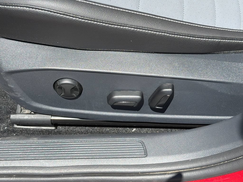 Certified 2025 Volkswagen Jetta SE FWD image 10