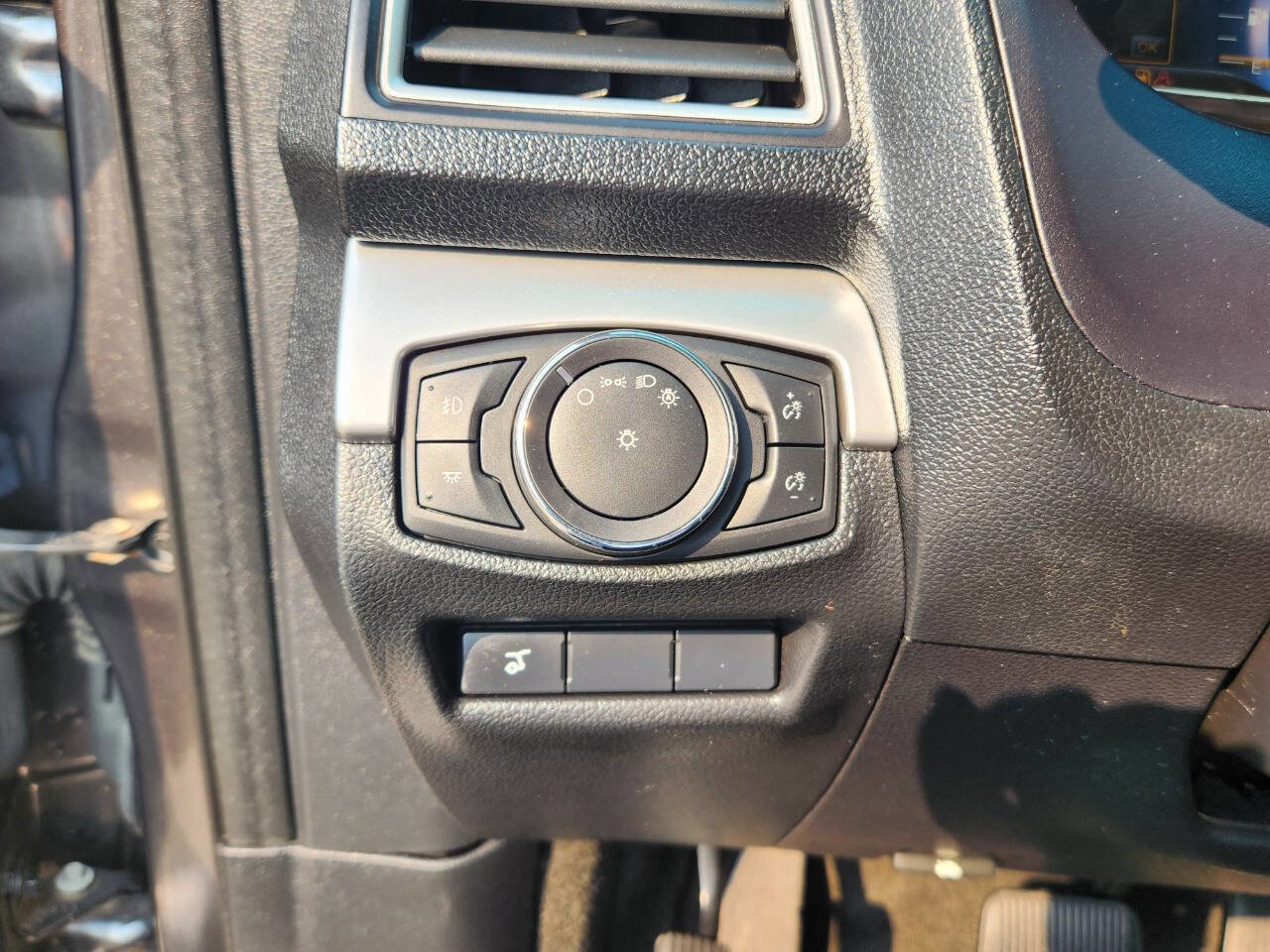 Used 2016 Ford Explorer XLT w/ Equipment Group 202A image 24