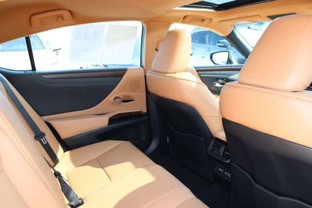 Certified 2025 Lexus ES 300h w/ Premium Package FWD image 7