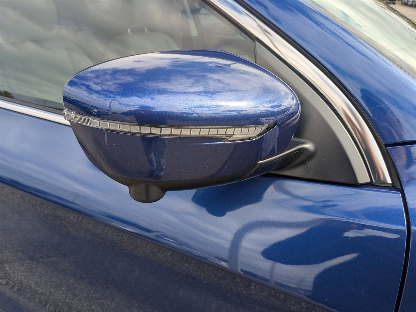 Used 2019 Nissan Rogue Sport SL w/ Premium Package image 12