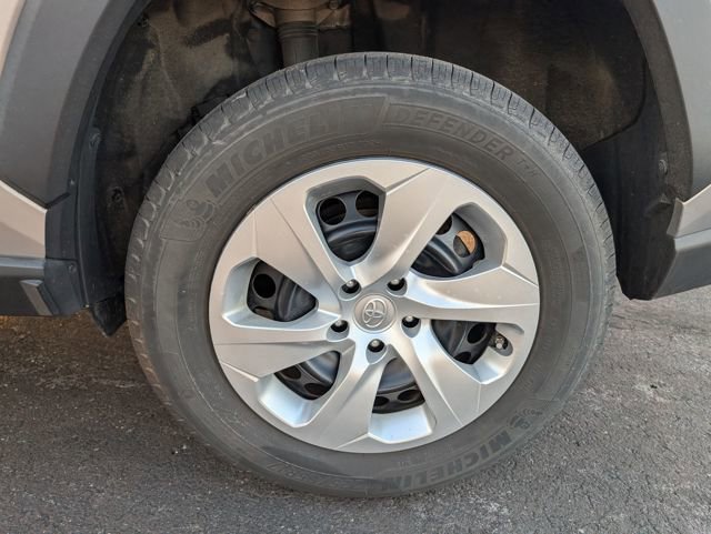 Used 2020 Toyota RAV4 LE image 24