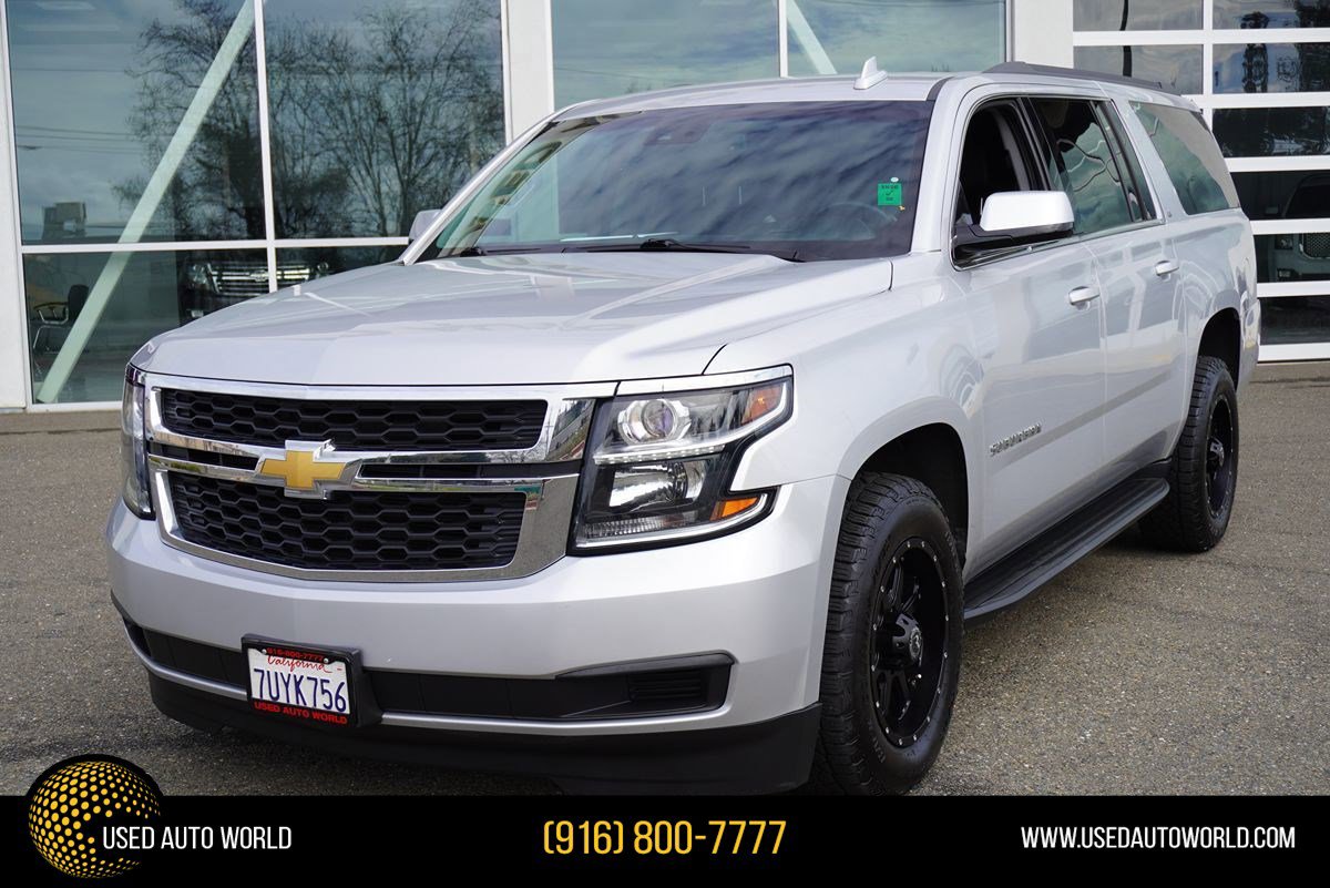 Used 2017 Chevrolet Suburban LT image 1