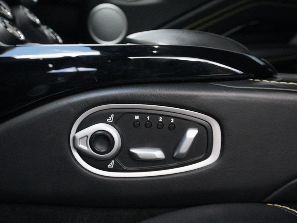 Used 2020 Aston Martin V8 Vantage Coupe RWD image 28