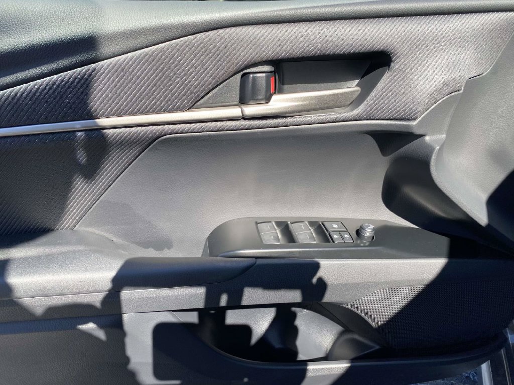 New 2026 Toyota Camry Hybrid FWD image 17