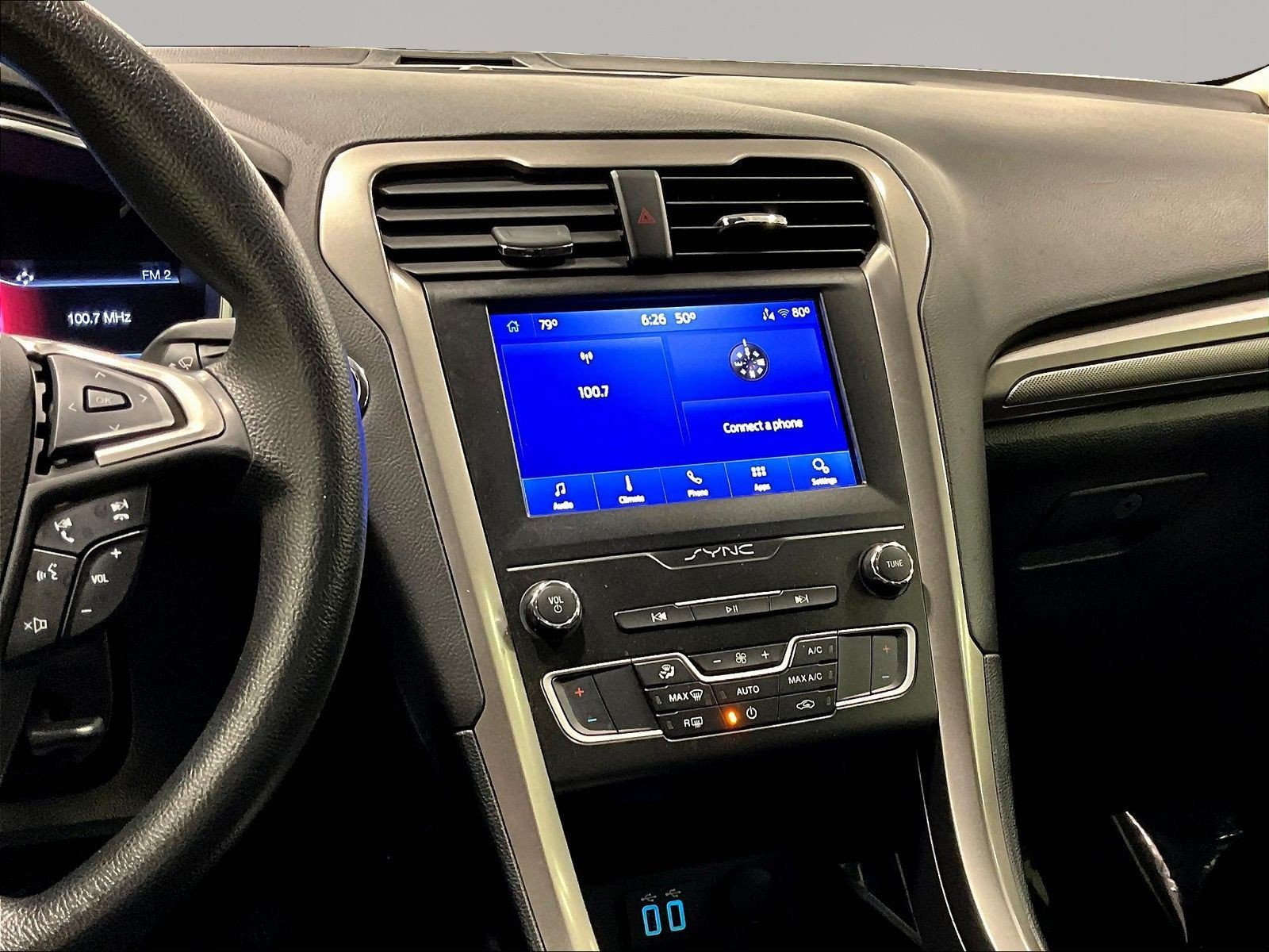 Used 2020 Ford Fusion SE FWD image 8