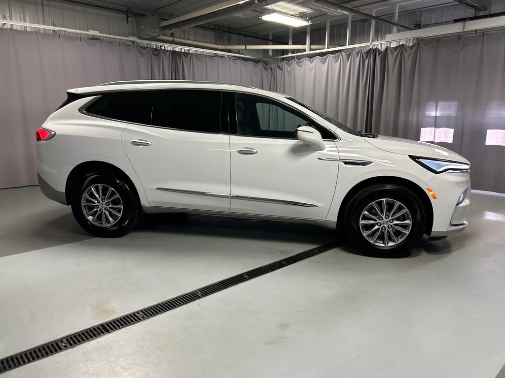 Used 2024 Buick Enclave Essence FWD image 8