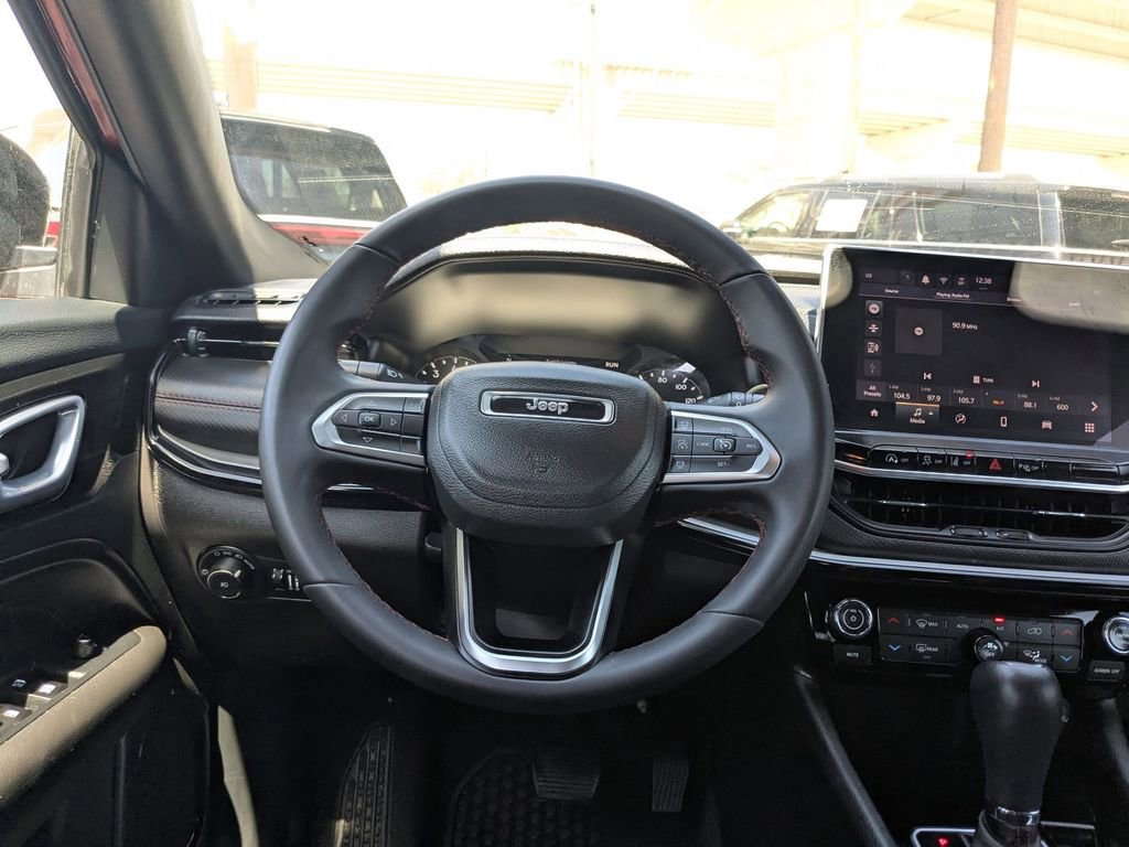 Used 2025 Jeep Compass Trailhawk image 26