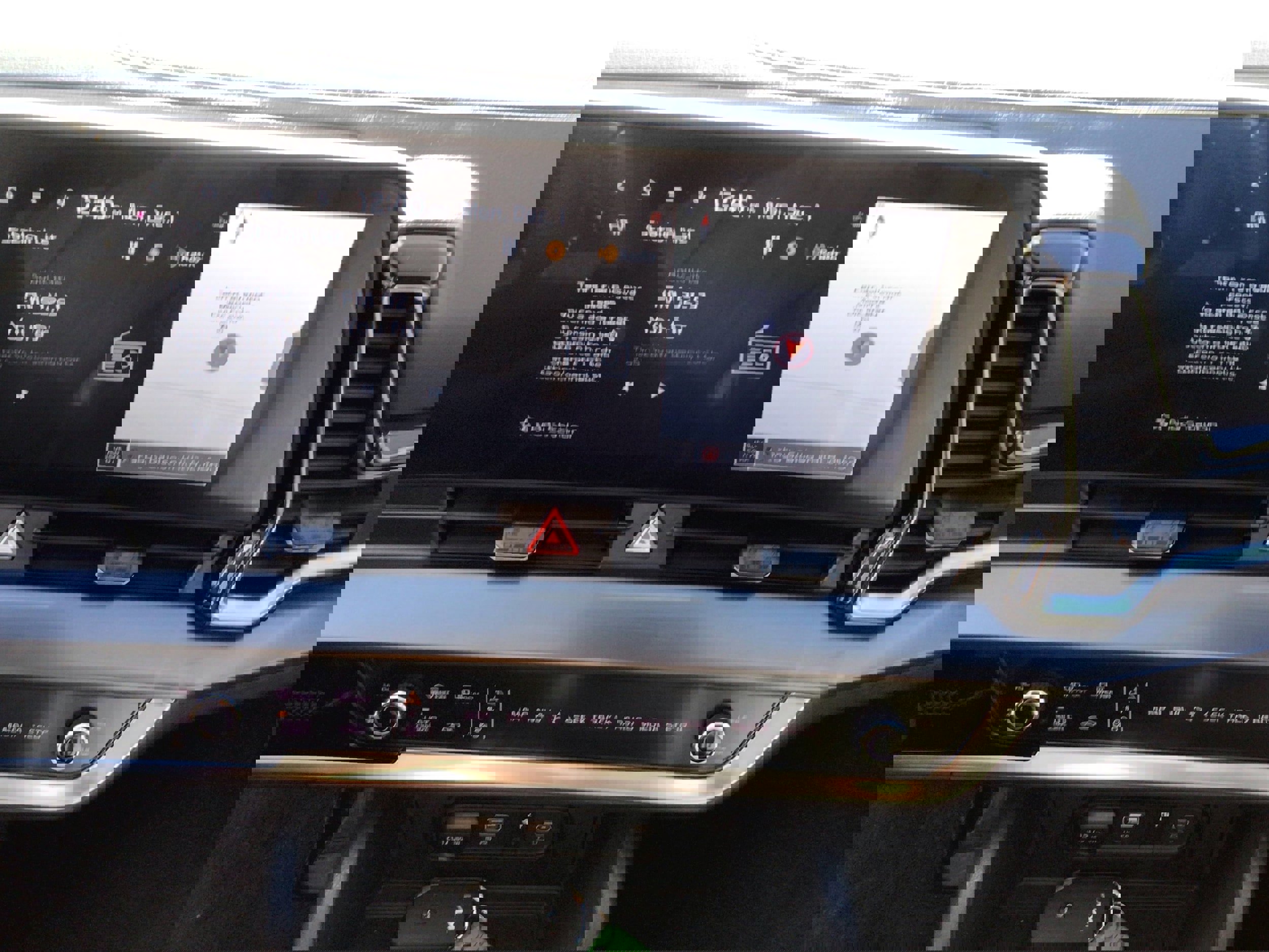 Used 2025 Kia Sportage EX image 18