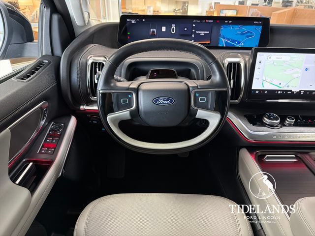 Certified 2025 Ford Expedition Platinum AWD/4WD image 17