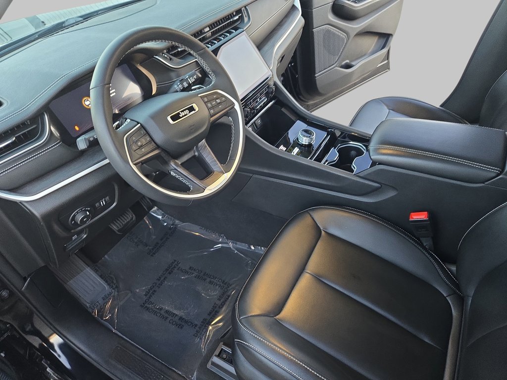 Used 2023 Jeep Grand Cherokee Limited image 19