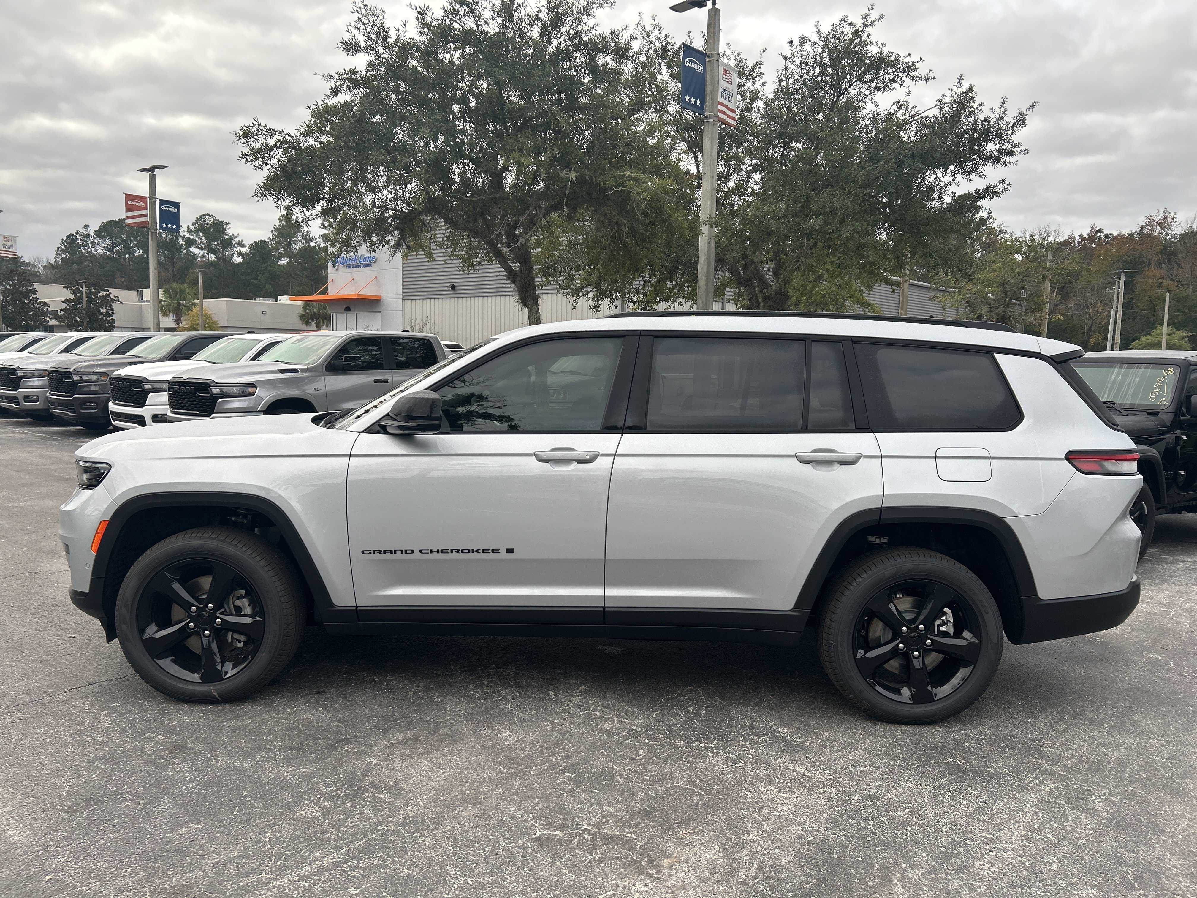 New 2025 Jeep Grand Cherokee L Limited w/ Luxury Tech Group II image 4