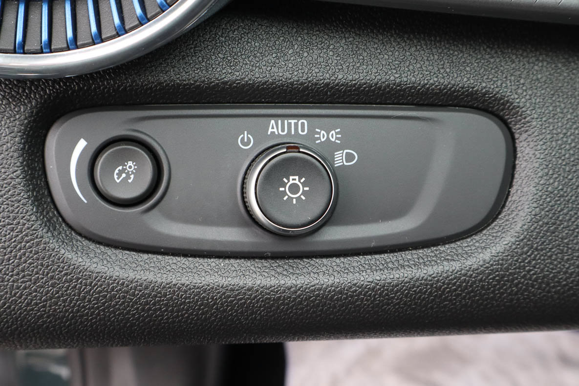 Used 2025 Chevrolet Trax LT FWD image 16