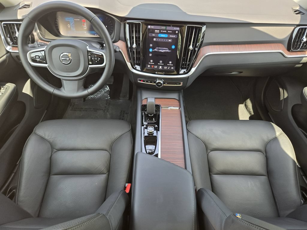 Used 2025 Volvo V60 B5 Cross Country Plus AWD/4WD image 26