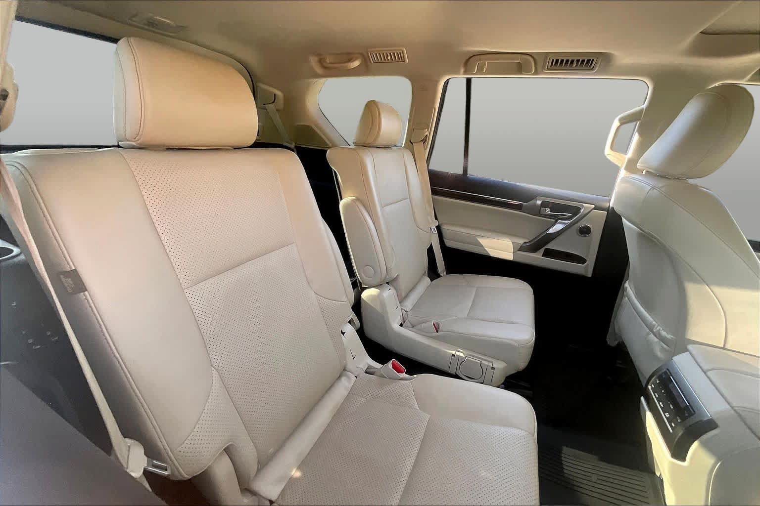 Used 2022 Lexus GX 460 Luxury w/ Sport Design Package AWD/4WD image 20