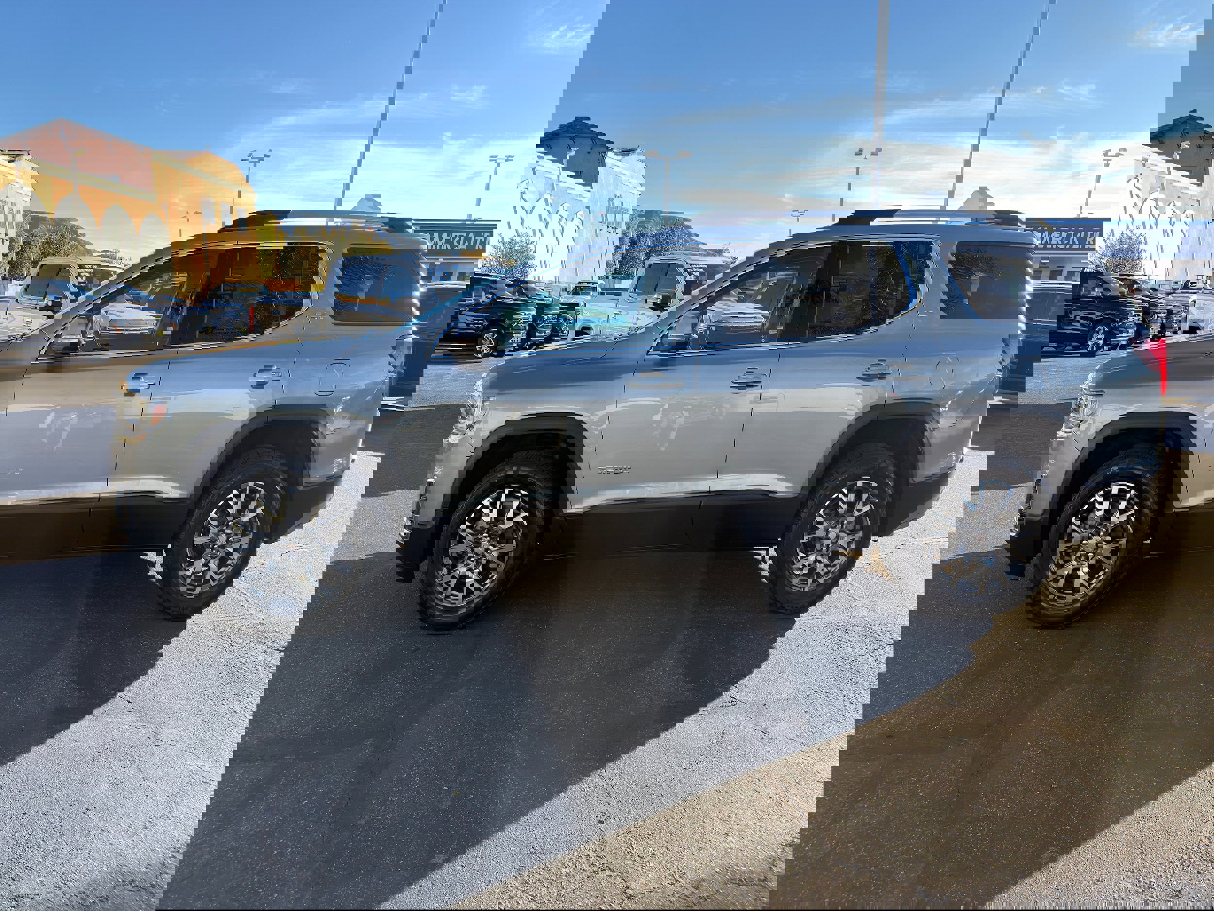 Used 2023 GMC Acadia SLT image 5