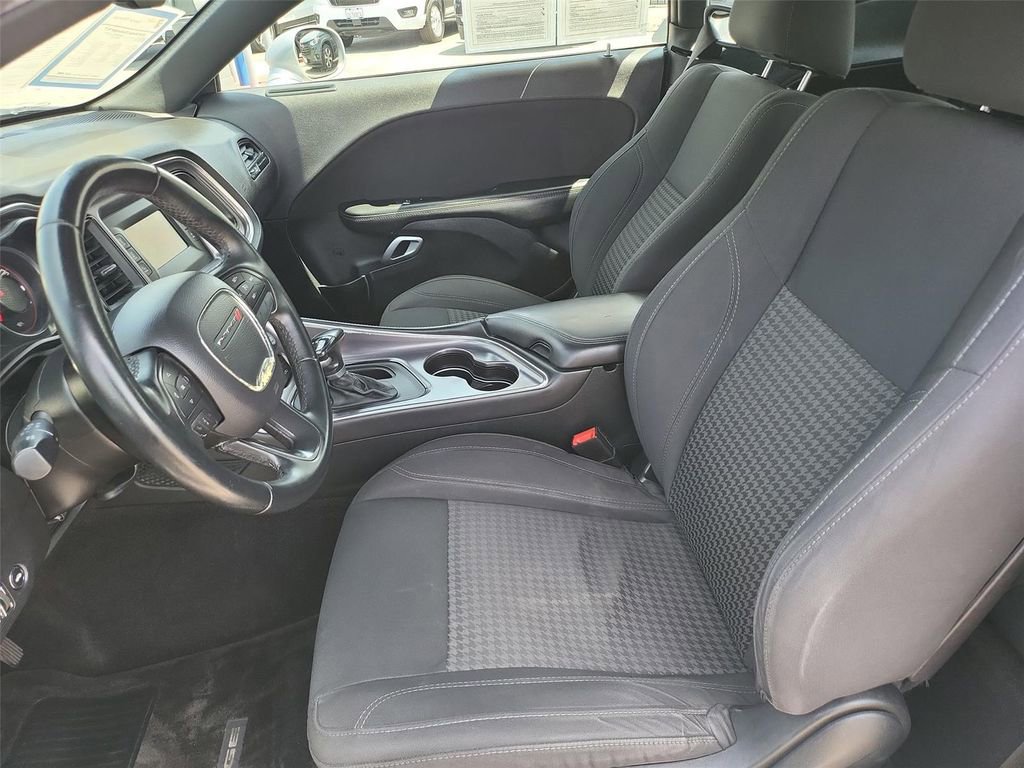 Used 2016 Dodge Challenger R/T RWD image 10