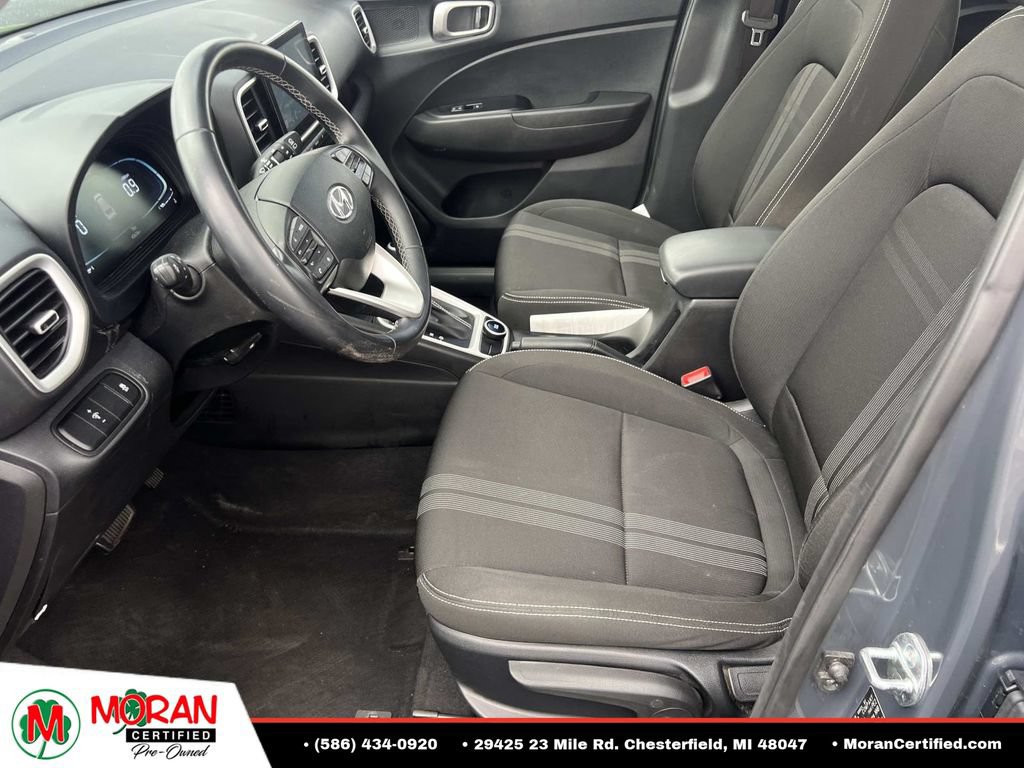 Used 2023 Hyundai Venue SEL FWD image 17
