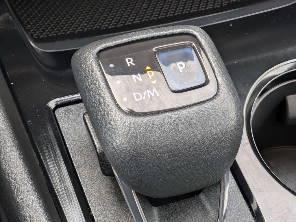 Used 2021 Nissan Rogue SV image 16