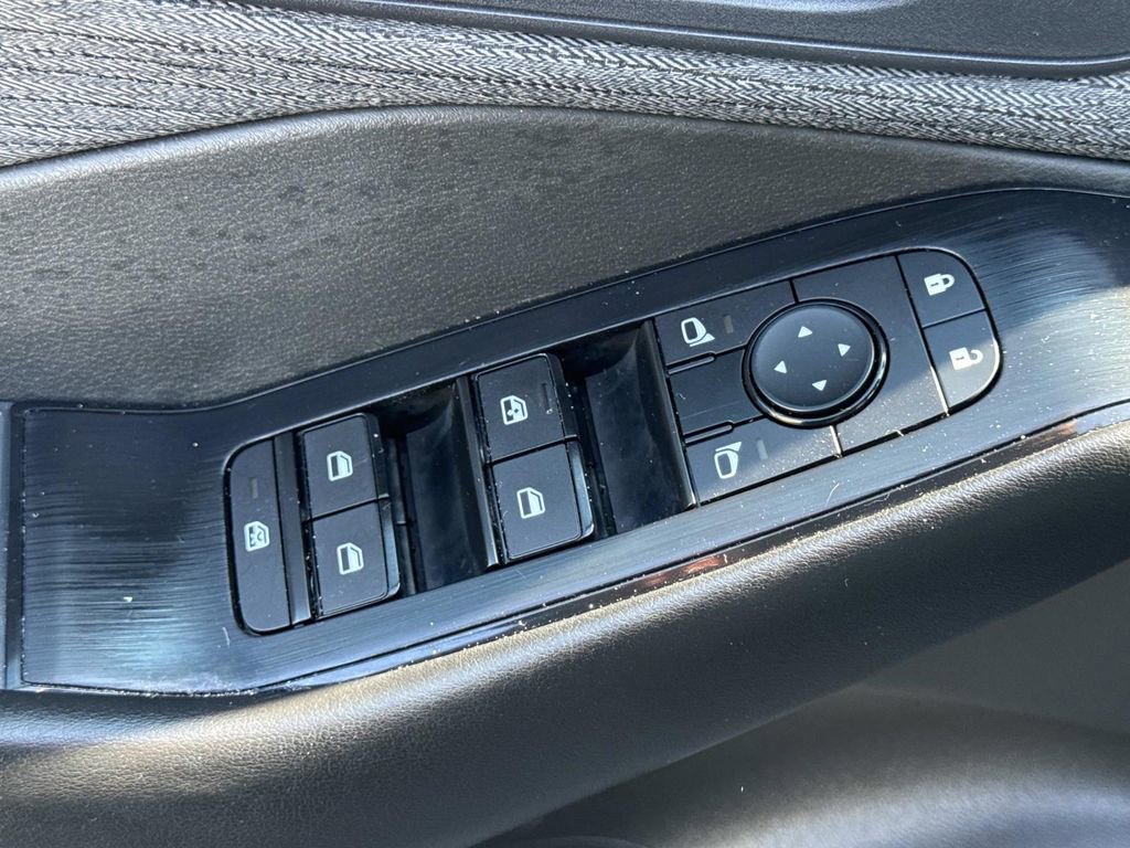 Certified 2023 Nissan Rogue S image 18