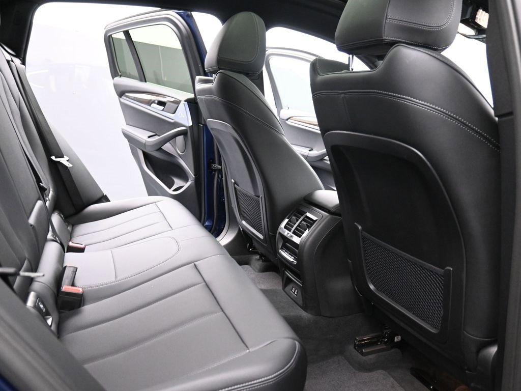 Used 2025 BMW X4 xDrive30i w/ Premium Package image 18