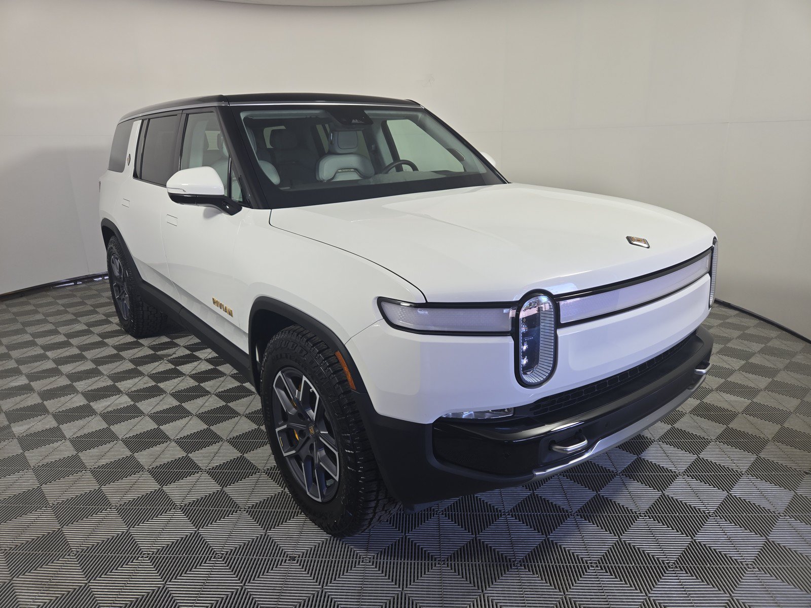 Used 2023 Rivian R1S Adventure AWD/4WD image 41