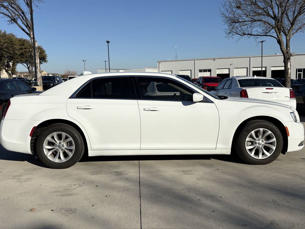 Used 2022 Chrysler 300 Touring image 3