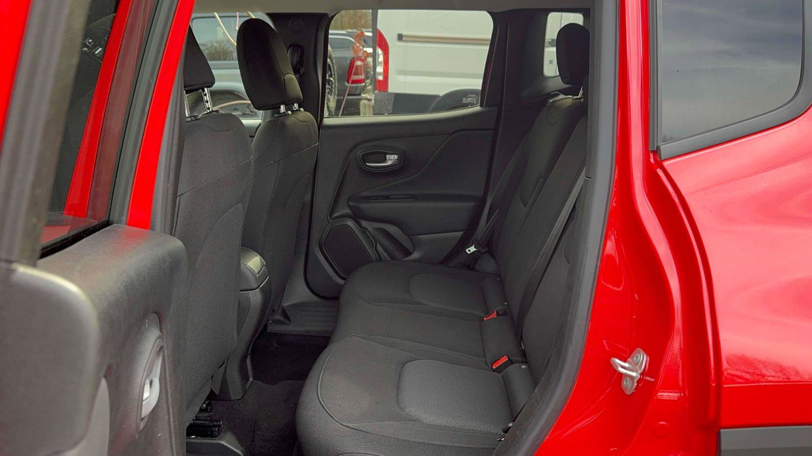 Used 2023 Jeep Renegade Latitude image 9