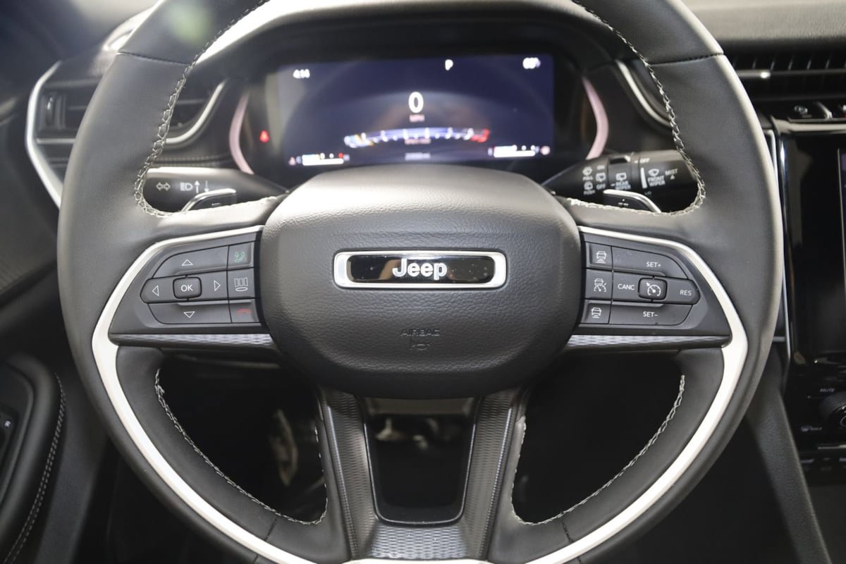 Used 2024 Jeep Grand Cherokee Altitude AWD/4WD image 35