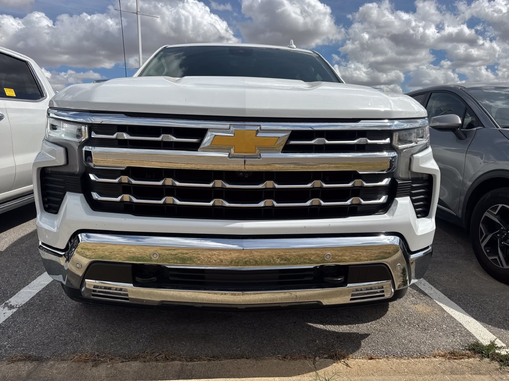 Used 2024 Chevrolet Silverado 1500 LTZ AWD/4WD image 2