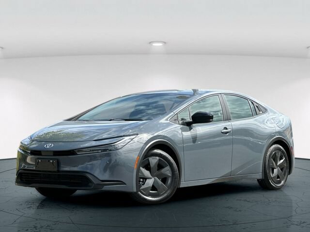Used 2024 Toyota Prius LE FWD image 2