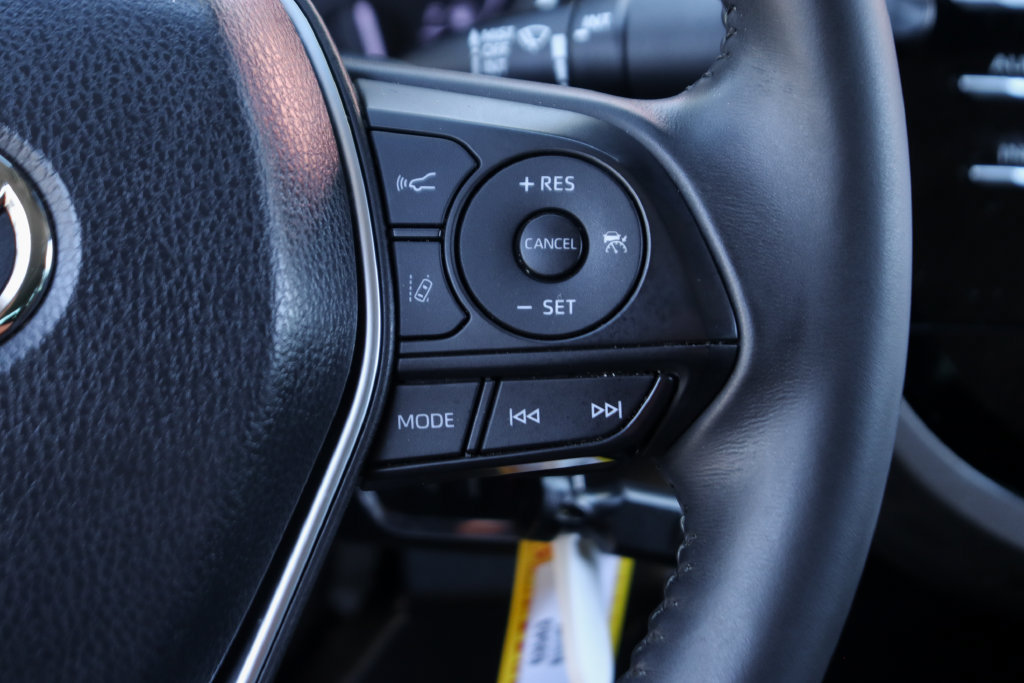 Used 2018 Toyota Camry SE FWD image 22