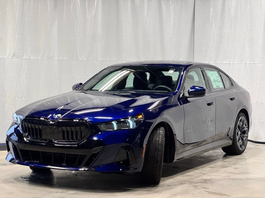Used 2026 BMW 530i xDrive w/ M Sport Package AWD/4WD image 3
